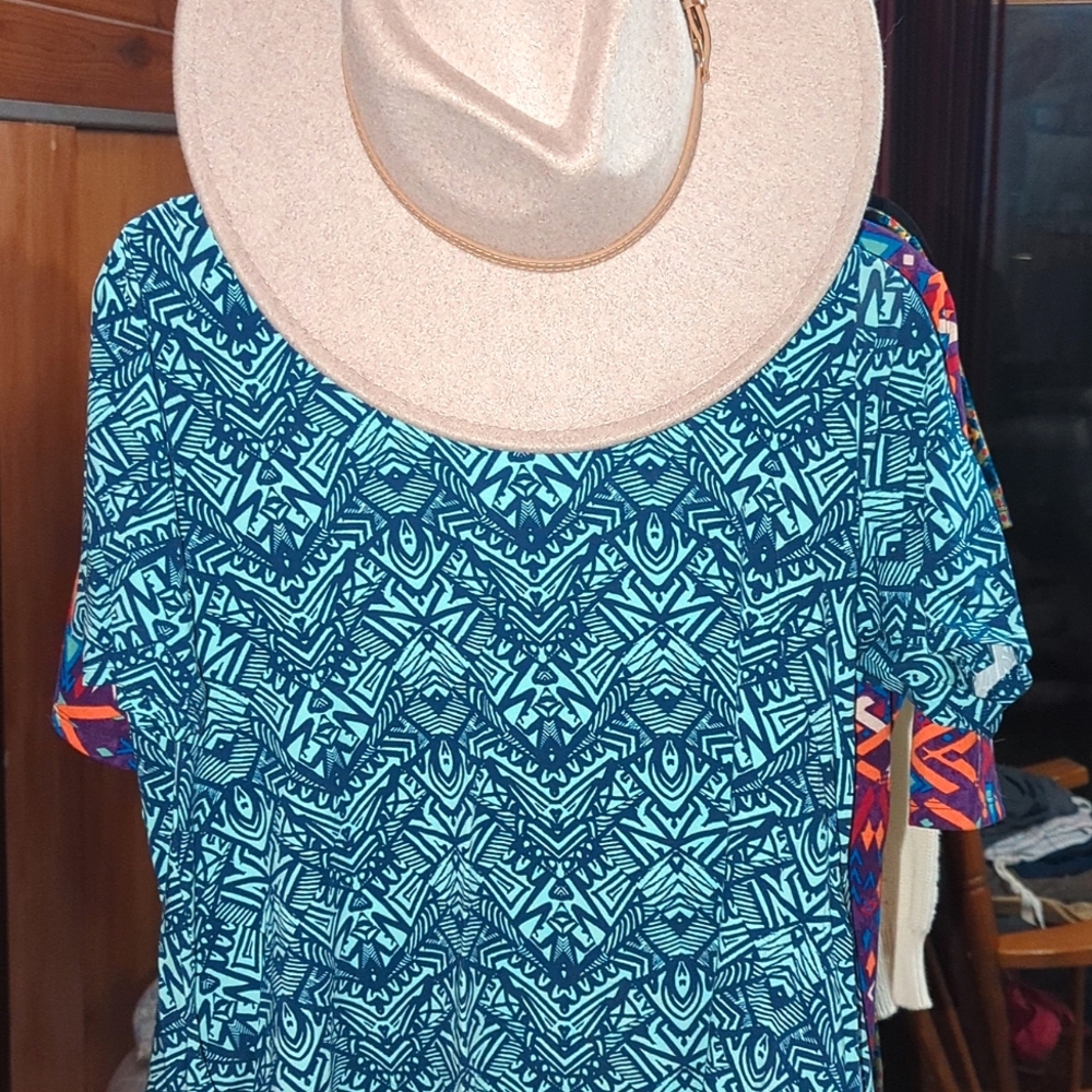 Lularoe short sleeves flare top